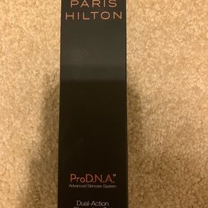 Paris Hilton Dual Action Cleanser